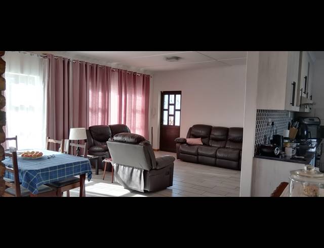 3 BEDROOM HOUSE FOR SALE IN RETIEF